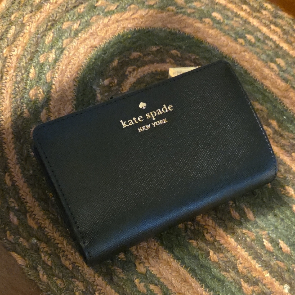 VEUC !Kate Spade Black Wallet Execellent Condition